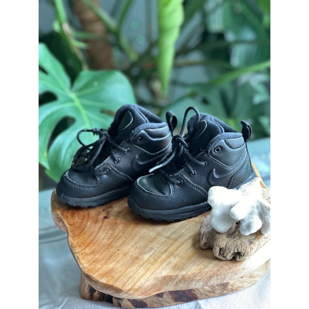 Nike Manoa boot toddler sz 7 black shoes